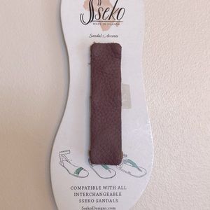 Sseko Plain Accent in Mulberry (Burgundy)